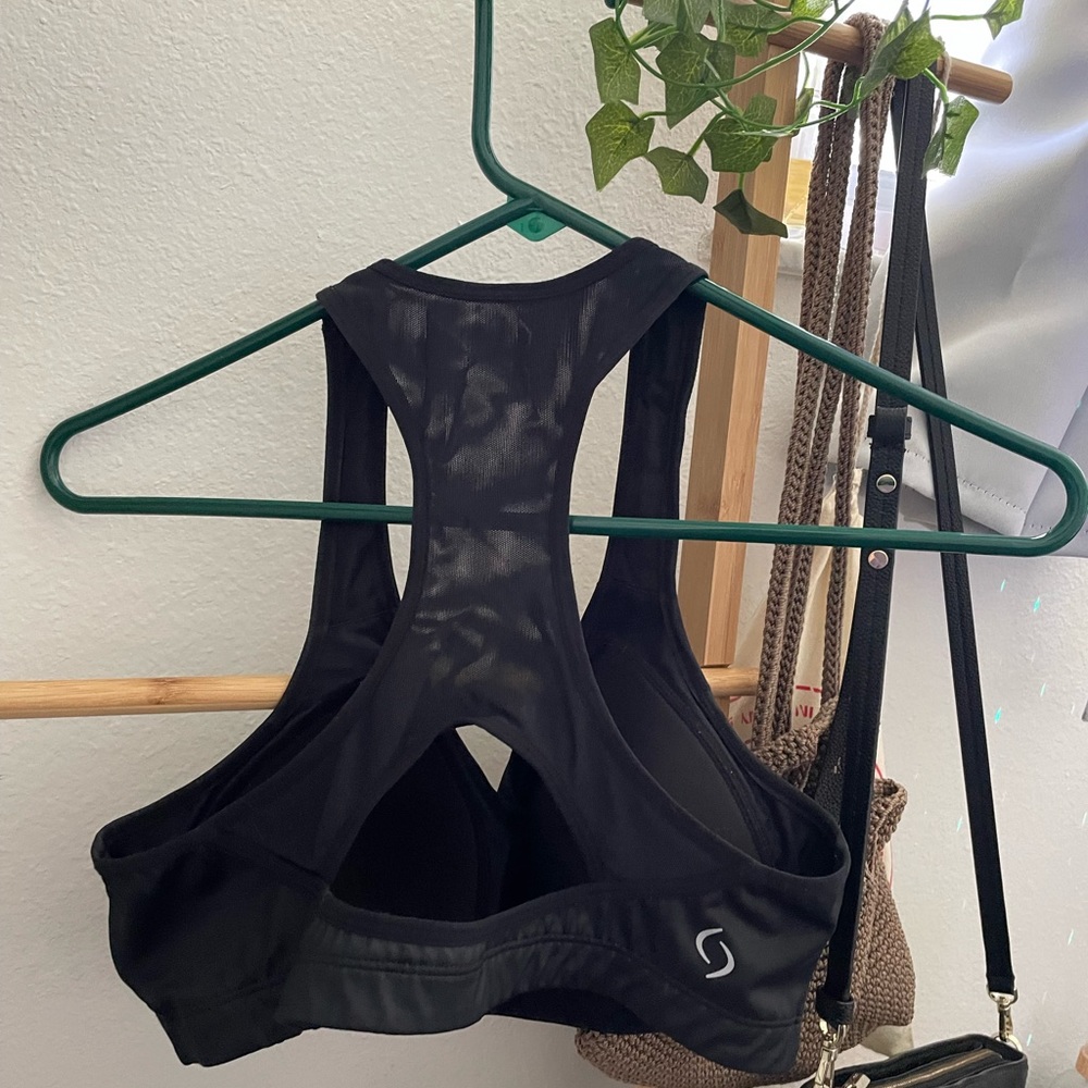 sports bra - Picture 2 of 3